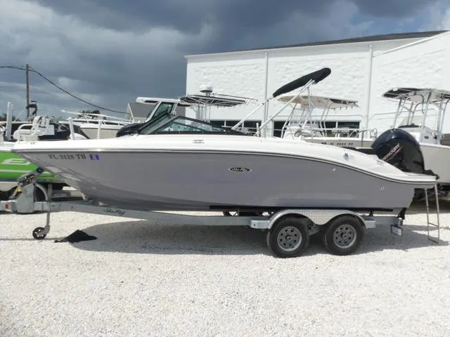 Slide: The Image of Sea Ray SPX 210 Outboard 2022 - 4