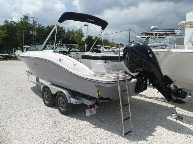 Slide: The Image of Sea Ray SPX 210 Outboard 2022 - 5