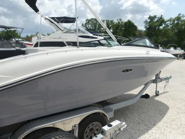 Slide: The Image of Sea Ray SPX 210 Outboard 2022 - 8