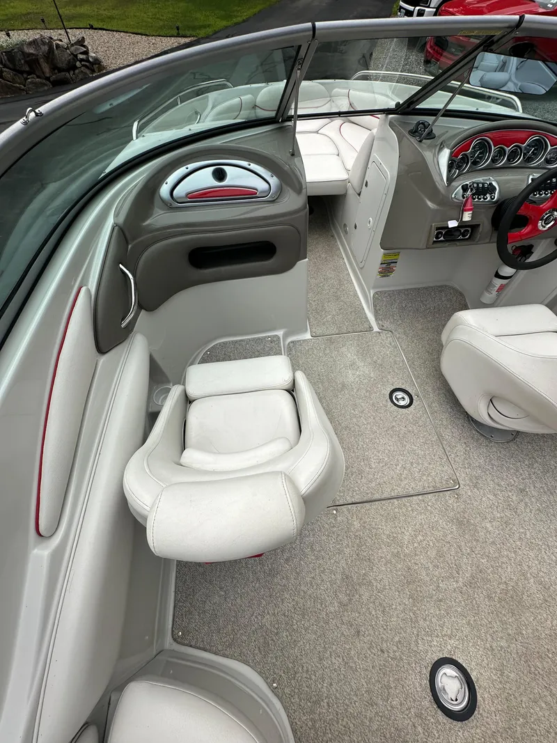 Slide: The Image of Crownline Boats 226 LS 2005 - 11