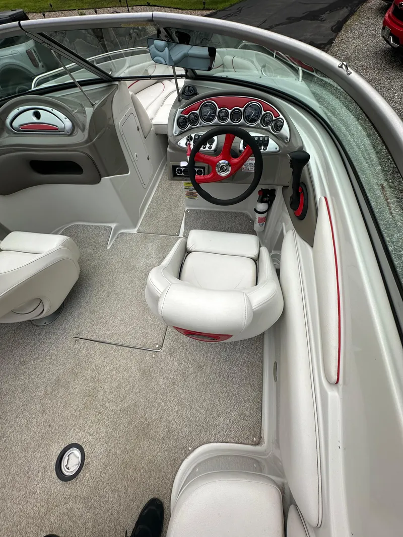 Slide: The Image of Crownline Boats 226 LS 2005 - 12
