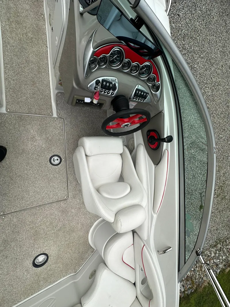 Slide: The Image of Crownline Boats 226 LS 2005 - 15