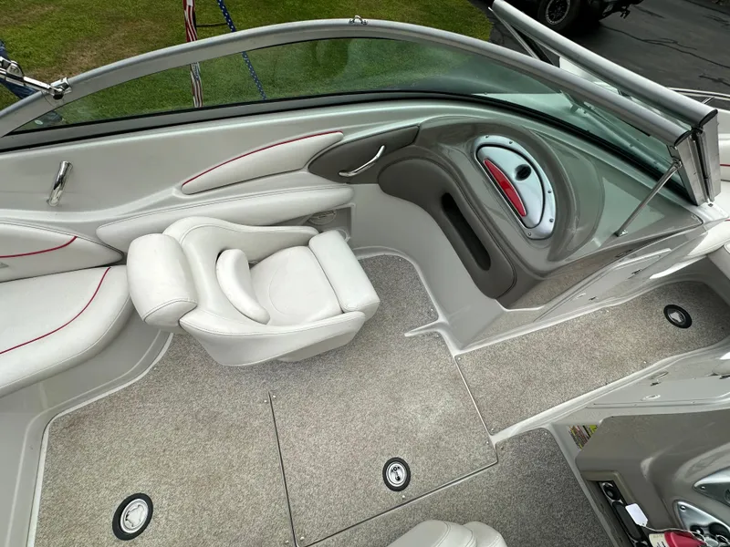 Slide: The Image of Crownline Boats 226 LS 2005 - 16