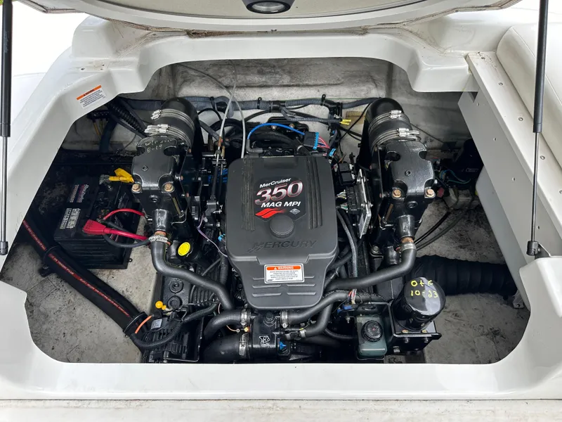 Slide: The Image of Crownline Boats 226 LS 2005 - 19