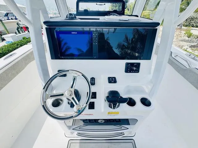 Slide: The Image of Sea Pro 262 DLX Center Console 262DLX 262 CC 2025 - 13