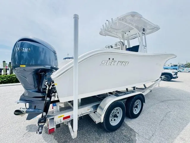 Slide: The Image of Sea Pro 262 DLX Center Console 262DLX 262 CC 2025 - 23