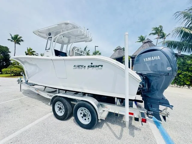 Slide: The Image of Sea Pro 262 DLX Center Console 262DLX 262 CC 2025 - 4