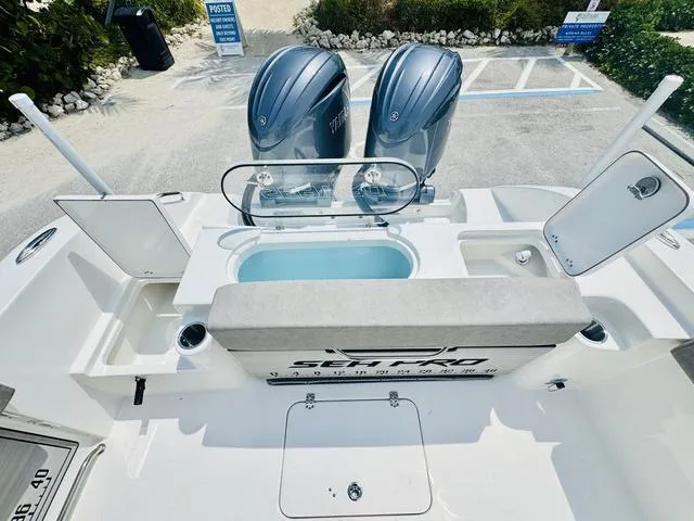 Slide: The Image of Sea Pro 262 DLX Center Console 262DLX 262 CC 2025 - 8