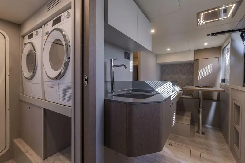 Slide: The Image of Crew Head - 28