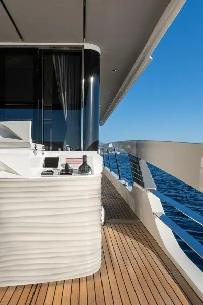 Slide: The Image of Flybridge - 40