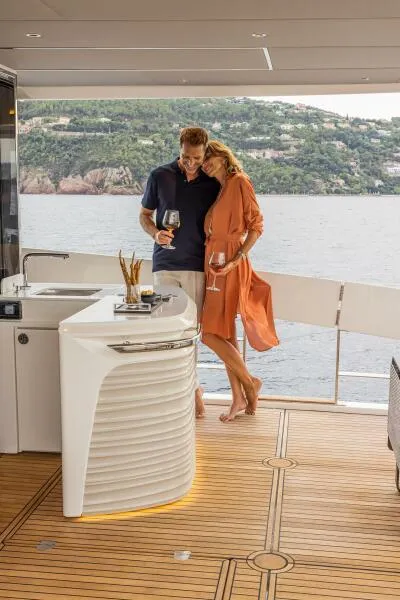 Slide: The Image of Flybridge - 45