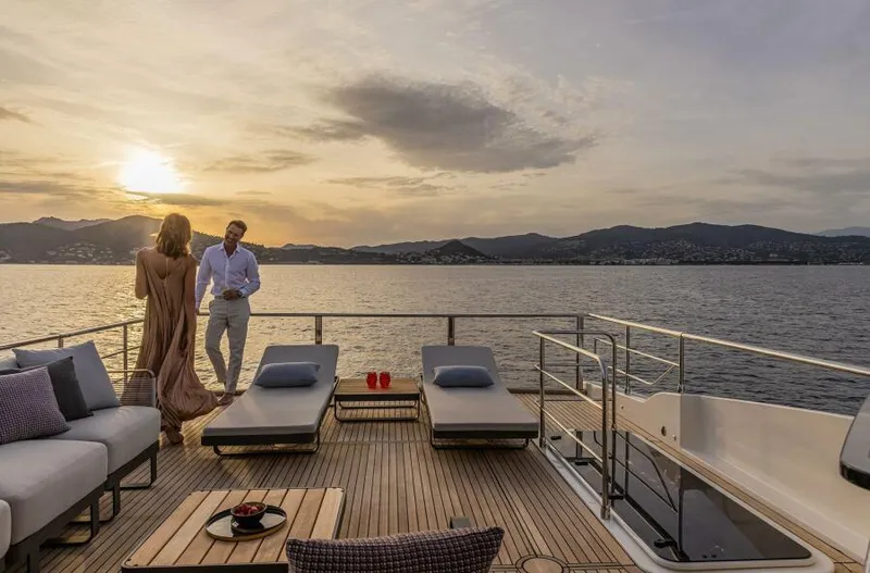 Slide: The Image of Flybridge - 48