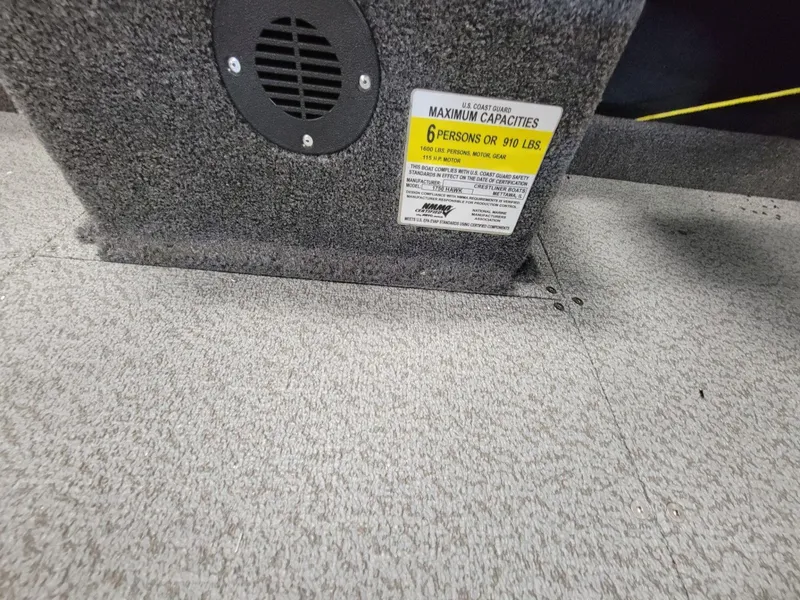 Slide: The Image of 2024 Crestliner 1750 HAWK SC JS boat capacity label, 6 persons or 910 lbs. - 18