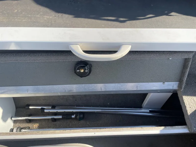 Slide: The Image of Crestliner Fish Hawk 1750 SC 2005 - 13