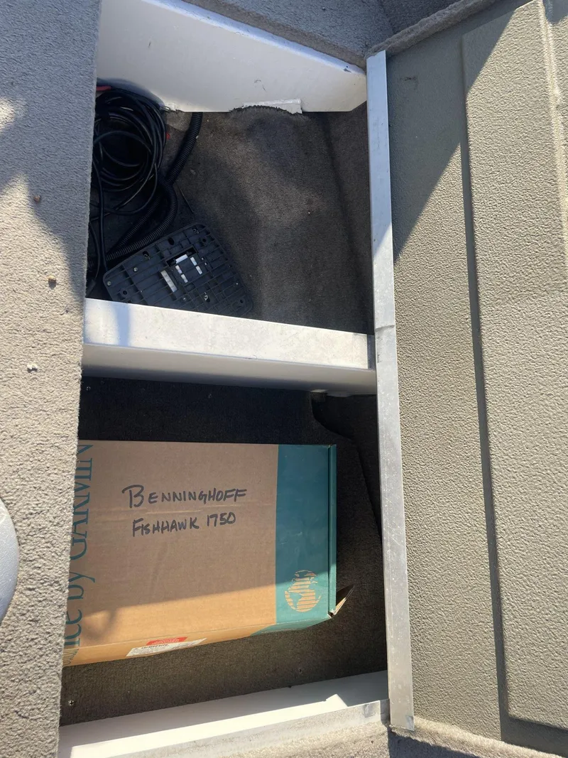 Slide: The Image of Crestliner Fish Hawk 1750 SC 2005 - 14