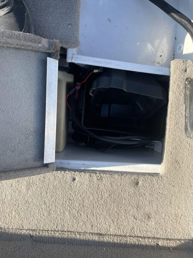 Slide: The Image of Crestliner Fish Hawk 1750 SC 2005 - 17