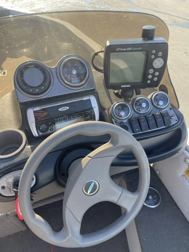 Slide: The Image of Crestliner Fish Hawk 1750 SC 2005 - 9