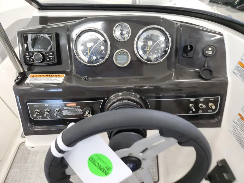 Slide: The Image of Bayliner VR4 2024 - 12