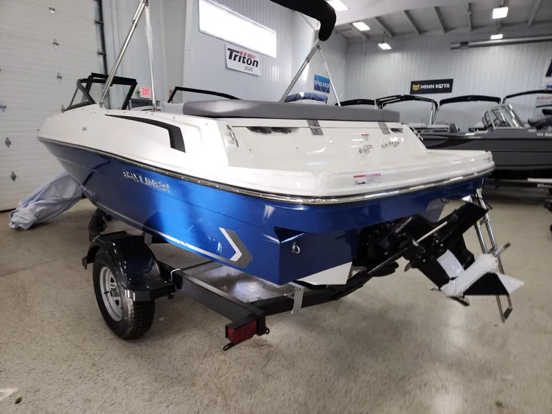 Slide: The Image of Bayliner VR4 2024 - 4