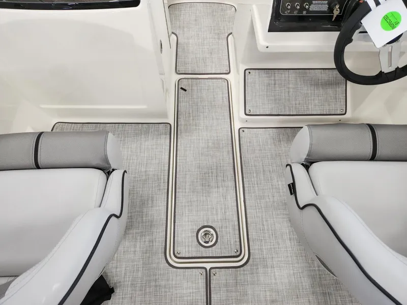 Slide: The Image of Bayliner VR4 2024 - 6