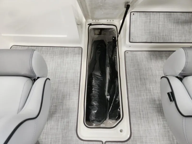 Slide: The Image of Bayliner VR4 2024 - 7