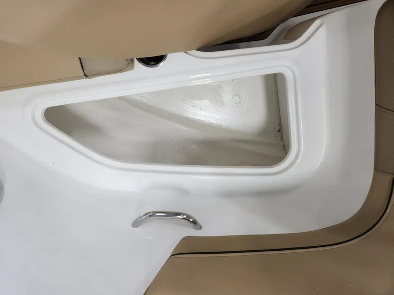 Slide: The Image of Bayliner VR5 Bowrider OB 2024 - 12