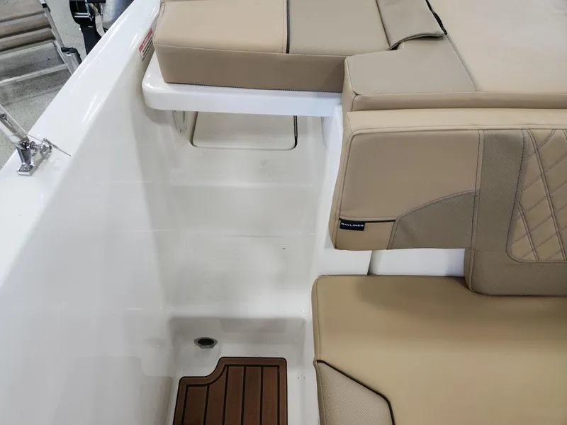 Slide: The Image of Bayliner VR5 Bowrider OB 2024 - 13