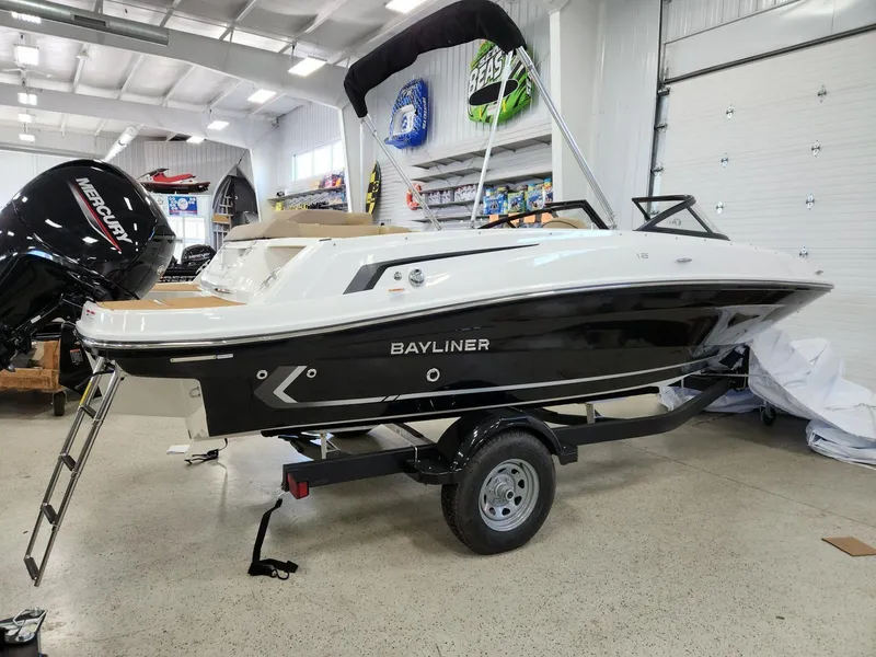 Slide: The Image of Bayliner VR5 Bowrider OB 2024 - 3