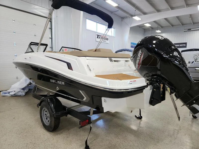Slide: The Image of Bayliner VR5 Bowrider OB 2024 - 4