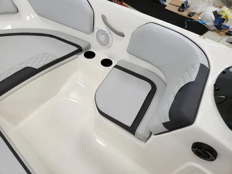 Slide: The Image of Bayliner 150 ELEMENT M15 2024 - 10