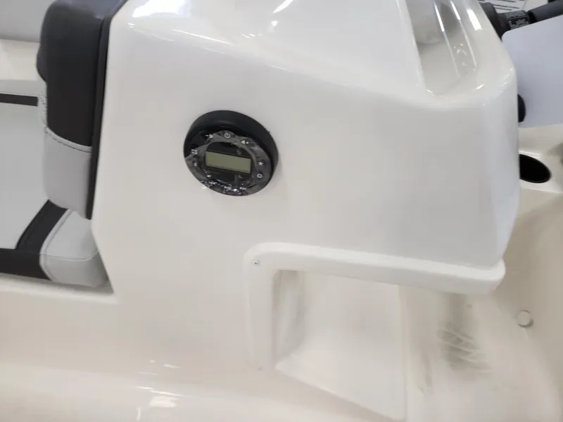 Slide: The Image of Bayliner 150 ELEMENT M15 2024 - 12