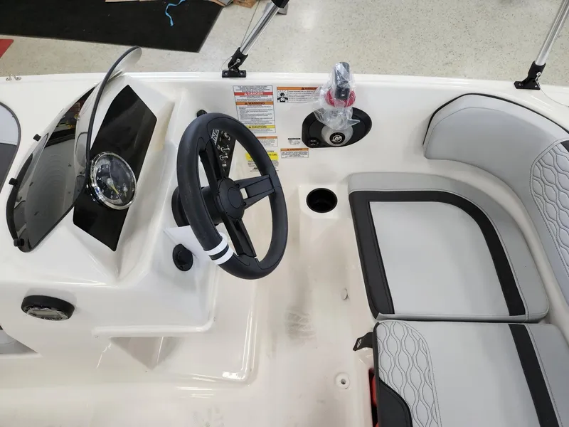 Slide: The Image of Bayliner 150 ELEMENT M15 2024 - 13