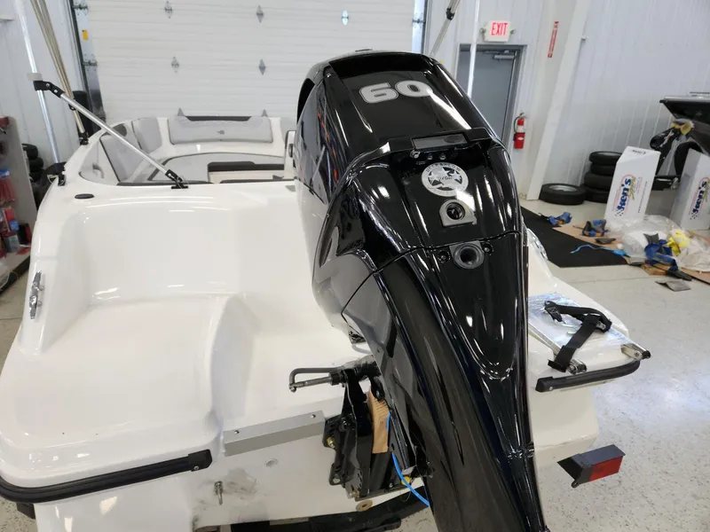 Slide: The Image of Bayliner 150 ELEMENT M15 2024 - 4