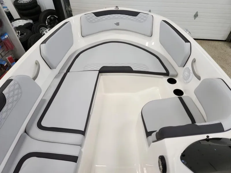 Slide: The Image of Bayliner 150 ELEMENT M15 2024 - 5