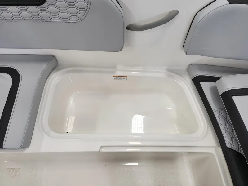 Slide: The Image of Bayliner 150 ELEMENT M15 2024 - 8