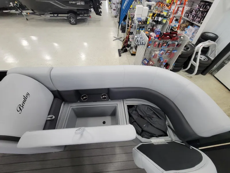 Slide: The Image of Bentley Pontoons 220 LEGACY QSB(QUAD SWINGBACK) 2024 - 16