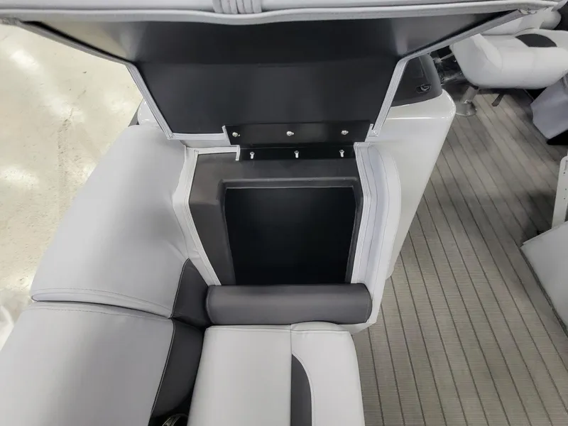 Slide: The Image of Bentley Pontoons 220 LEGACY QSB(QUAD SWINGBACK) 2024 - 19