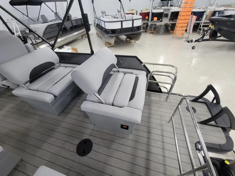 Slide: The Image of Bentley Pontoons 220 LEGACY QSB(QUAD SWINGBACK) 2024 - 8