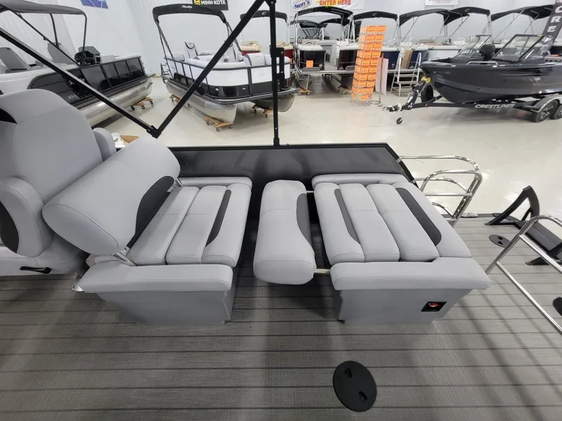 Slide: The Image of Bentley Pontoons 220 LEGACY QSB(QUAD SWINGBACK) 2024 - 9