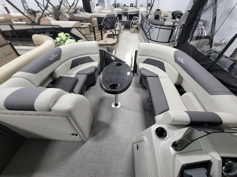 Slide: The Image of SunChaser Geneva 22 SB DH 2024 - 10