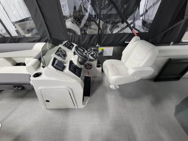 Slide: The Image of SunChaser Geneva 22 SB DH 2024 - 11