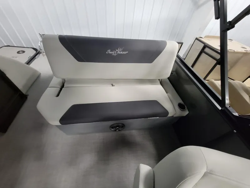 Slide: The Image of SunChaser Geneva 22 SB DH 2024 - 13