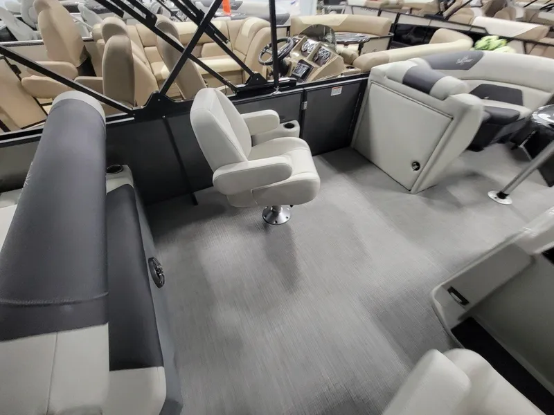 Slide: The Image of SunChaser Geneva 22 SB DH 2024 - 14