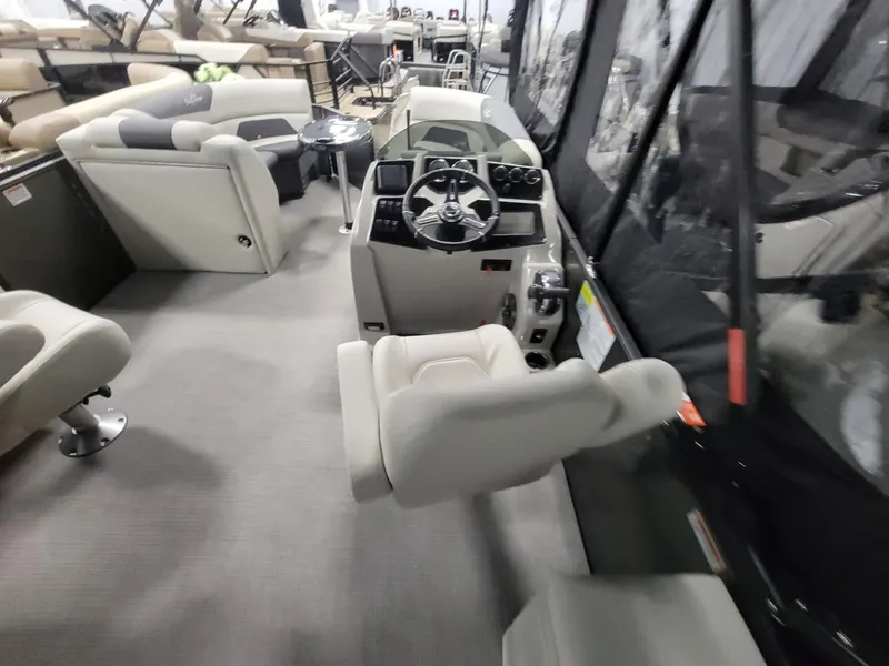 Slide: The Image of SunChaser Geneva 22 SB DH 2024 - 15