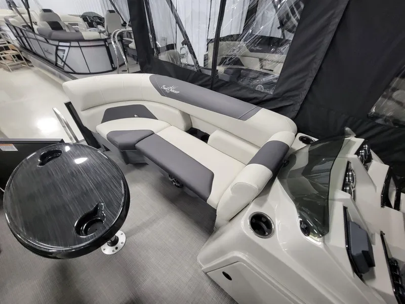 Slide: The Image of SunChaser Geneva 22 SB DH 2024 - 9