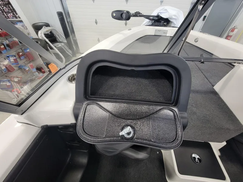 Slide: The Image of Triton 186 Allure 2024 - 11