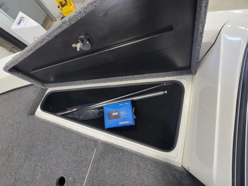 Slide: The Image of Triton 186 Allure 2024 - 13