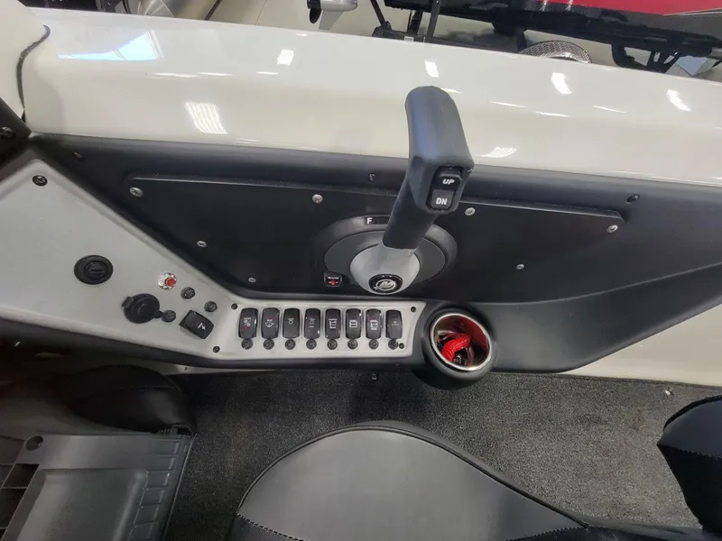 Slide: The Image of Triton 186 Allure 2024 - 21