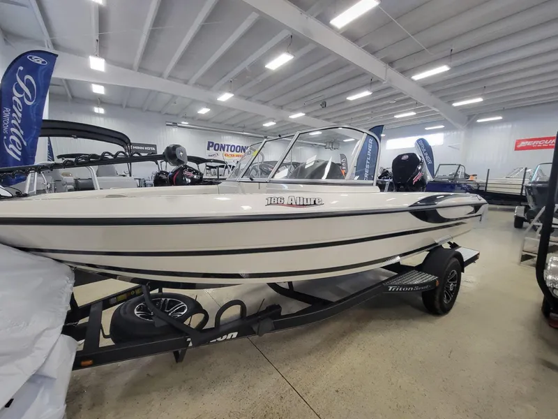 Slide: The Image of Triton 186 Allure 2024 - 3