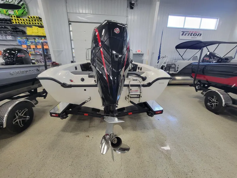Slide: The Image of Triton 186 Allure 2024 - 5
